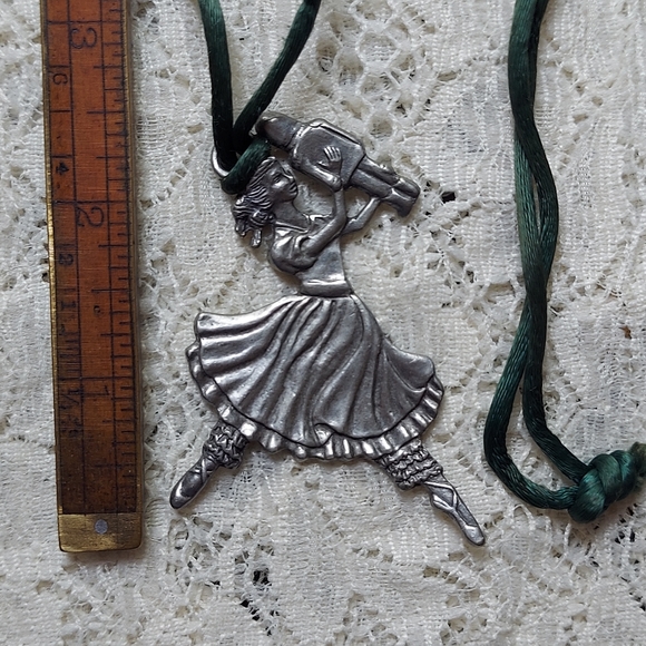 Vintage Ballarina Pewter Pendant 1988 Christmas Necklace or Ornament by Seagull - Picture 5 of 6